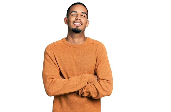 Ung Afrikansk Amerikansk Man Klädd Vardagskläder Glad Ansikte Leende Med — Stockfoto