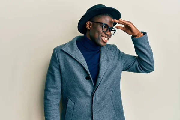 Jeune Homme Afro Américain Portant Style Élégant Très Heureux Souriant — Photo