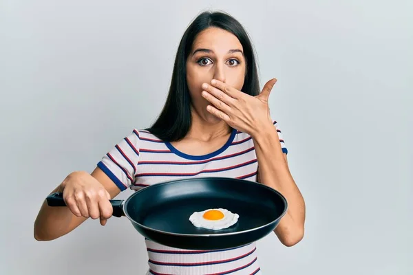 Young Hispanic Woman Holding Billet Fried Egg Covering Mouth Hand — Stock Photo, Image