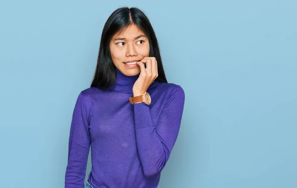 Mooie Jonge Aziatische Vrouw Draagt Casual Kleding Die Gestrest Nerveus — Stockfoto