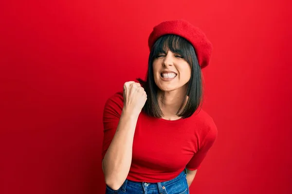 Young Hispanic Woman Wearing French Look Beret Angry Mad Raising — Stock Photo, Image