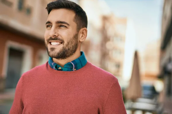 Young Hispanic Man Smiling Happy Standing City — Stock Photo, Image