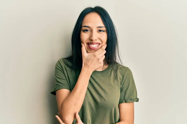Young Hispanic Girl Wearing Casual Shirt Looking Confident Camera Smiling — Stock Photo, Image