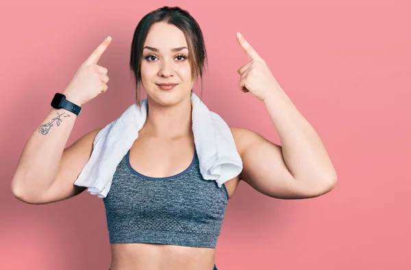 Young Hispanic Girl Wearing Sportswear Towel Smiling Pointing Head Both — Stock Photo, Image