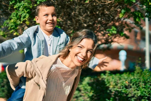 Adorable Mother Son Smiling Happy Piggyback City — Stock Photo, Image