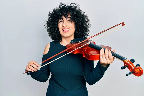 Young Middle East Woman Playing Violin Clueless Confused Expression Doubt — Stock Photo, Image