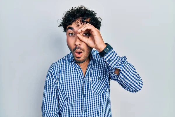 Young Hispanic Man Wearing Casual Clothes Doing Gesture Shocked Surprised — Stock Photo, Image