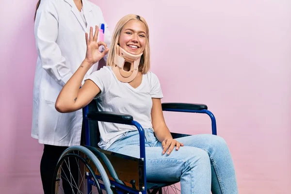 Beautiful Blonde Woman Sitting Wheelchair Collar Neck Smiling Positive Doing — Stock Photo, Image