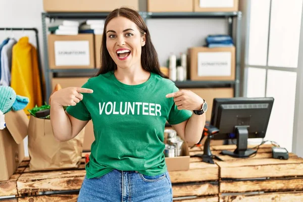 Young Brunette Woman Wearing Volunteer Shirt Donations Stand Looking Confident — Stock Photo, Image