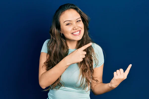 Young Hispanic Girl Wearing Casual Clothes Smiling Looking Camera Pointing — Stock Photo, Image