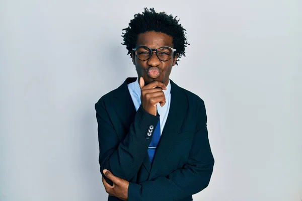 Jeune Homme Afro Américain Portant Costume Affaires Cravate Regardant Caméra — Photo