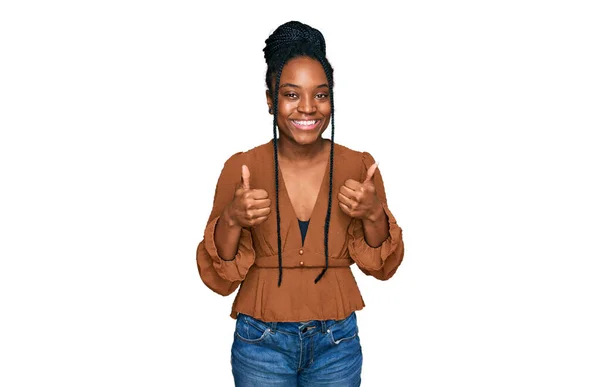 Ung Afrikansk Amerikansk Kvinna Bär Casual Kläder Framgång Tecken Gör — Stockfoto