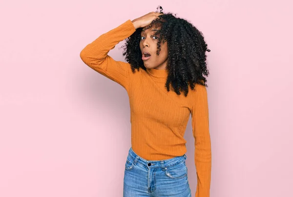 Young African American Girl Wearing Casual Clothes Surprised Hand Head — Stock Photo, Image