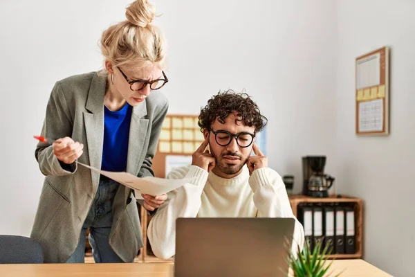 Empresario Sobrecargado Trabajo Estresado Jefe Oficina — Foto de Stock