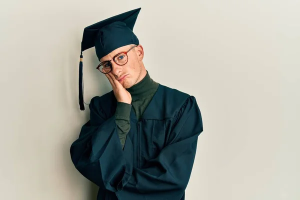 Young Caucasian Man Wearing Graduation Cap Ceremony Robe Thinking Looking — Stock Photo, Image