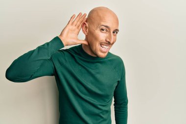 Sakallı, balıkçı yaka kazak giyen, ağzı kulaklarında gülümseyen, dedikodu ve dedikoduları dinleyen kel bir adam. Sağırlık kavramı. 