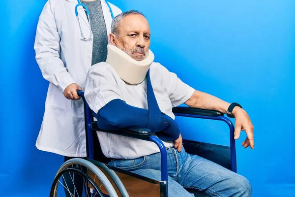 Bel Homme Âgé Avec Barbe Assis Sur Fauteuil Roulant Avec — Photo