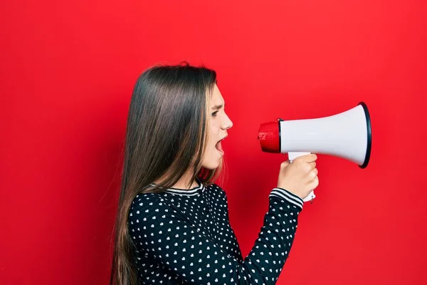 Junges Teenager Mädchen Schreit Und Schreit Mit Megafon — Stockfoto