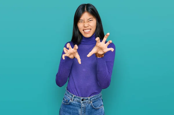 Bela Jovem Ásia Mulher Vestindo Casual Roupas Sorrindo Engraçado Fazendo — Fotografia de Stock