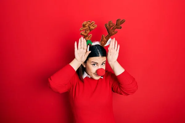 Young Hispanic Woman Wearing Deer Christmas Hat Red Nose Doing — Stock Photo, Image