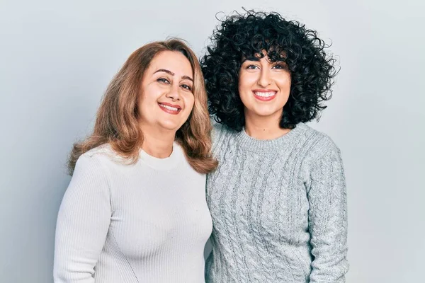 Midden Oosten Moeder Dochter Dragen Casual Kleding Met Een Vrolijke — Stockfoto