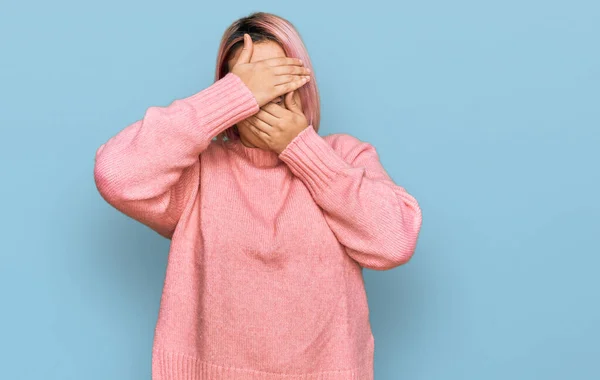 Hispanic Woman Pink Hair Wearing Casual Winter Sweater Covering Eyes — Stock Photo, Image