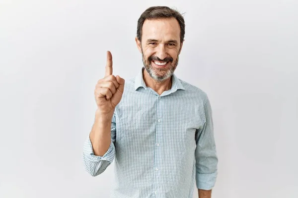 Middle Age Hispanic Man Beard Standing Isolated Background Showing Pointing — Stock Photo, Image