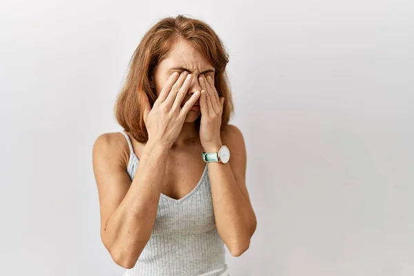 Beautiful Caucasian Woman Standing Isolated Background Rubbing Eyes Fatigue Headache — Stock Photo, Image