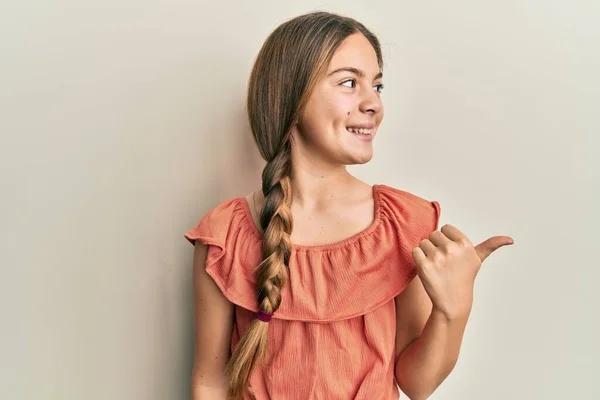 Beautiful Brunette Little Girl Wearing Summer Shirt Pointing Thumb Side — Stock Photo, Image