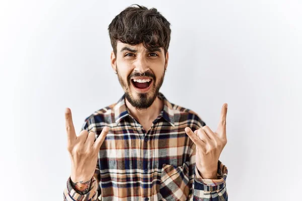 Een Spaanse Man Met Een Baard Die Een Geïsoleerde Achtergrond — Stockfoto