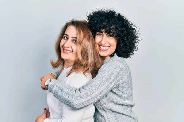 Middle East Mother Daughter Wearing Casual Clothes Looking Side Relax — Stock Photo, Image