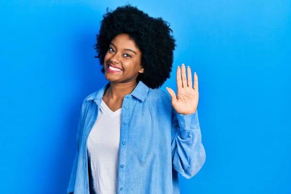 Ung Afrikansk Amerikansk Kvinna Avslappnade Kläder Avstår Från Att Säga — Stockfoto