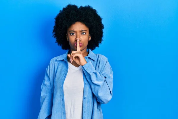 Young African American Woman Wearing Casual Clothes Asking Quiet Finger — Stock Photo, Image