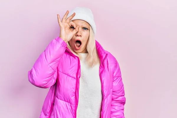 Beautiful Caucasian Blonde Woman Wearing Wool Hat Winter Coat Doing — Stock Photo, Image