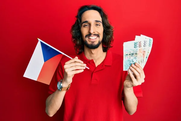 Joven Hombre Hispano Sosteniendo Bandera República Checa Billetes Corea Sonriendo —  Fotos de Stock