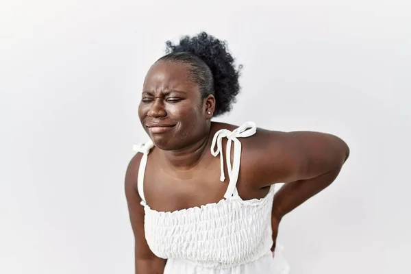 Jeune Femme Africaine Debout Sur Fond Blanc Isolé Souffrant Maux — Photo