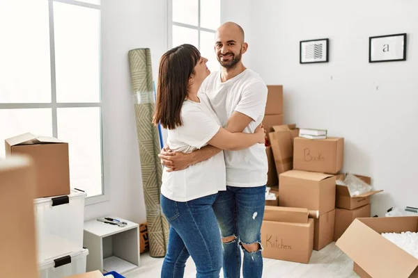 Young Hispanic Couple Smiling Happy Hugging Moving New Home — Stock Photo, Image