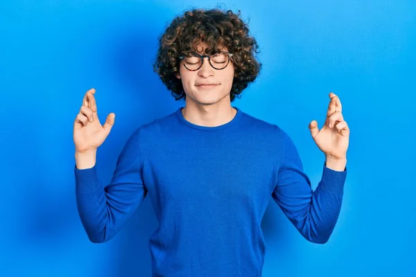 Handsome Young Man Wearing Casual Clothes Glasses Gesturing Finger Crossed — Stock Photo, Image