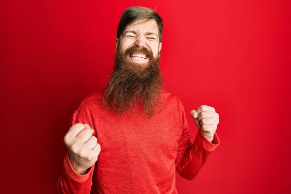 Redhead Man Long Beard Wearing Casual Clothes Celebrating Surprised Amazed — Stock Photo, Image