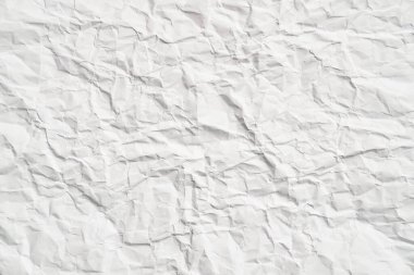 Kırışıklıkları olan beyaz buruşuk kağıt dokusu. Hasarlı ve yırtık çarşaf