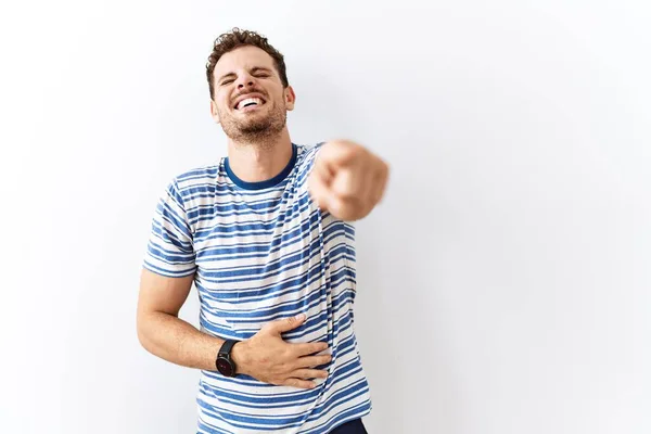 Joven Guapo Parado Sobre Fondo Aislado Riéndose Señalando Con Dedo — Foto de Stock