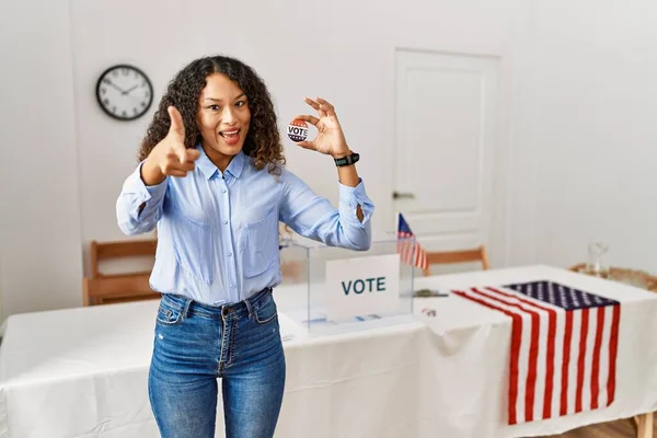 Beautiful Hispanic Woman Standing Political Campaign Voting Ballot Pointing Fingers — Stock Photo, Image