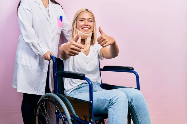 Beautiful Blonde Woman Sitting Wheelchair Collar Neck Approving Doing Positive — Stock Photo, Image