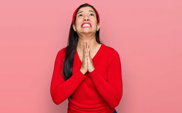 Young Hispanic Woman Wearing Casual Clothes Begging Praying Hands Together — Stock Photo, Image