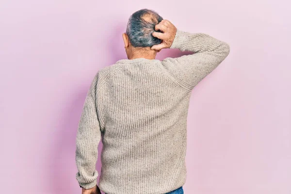 Hombre Mayor Guapo Con Barba Usando Suéter Casual Gafas Revés — Foto de Stock