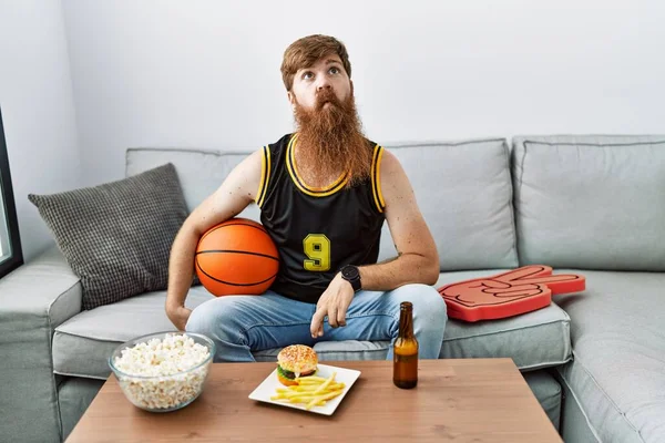 Caucasian Man Long Beard Holding Basketball Ball Cheering Game Making — Stock Photo, Image