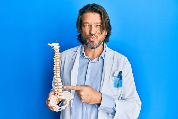 Middle Age Handsome Traumatologist Man Holding Anatomical Model Spinal Column — Stock Photo, Image