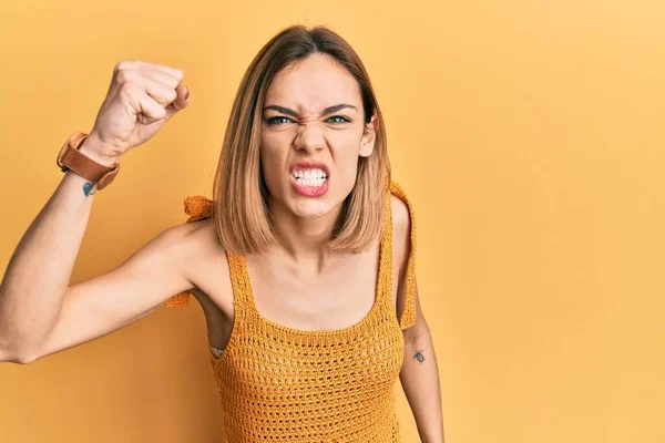 Young Caucasian Blonde Woman Wearing Casual Yellow Shirt Angry Mad — Stock Photo, Image