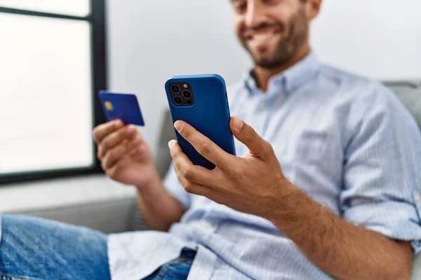 Young Hispanic Man Using Smartphone Credit Card Sitting Sofa Home — Stock Photo, Image