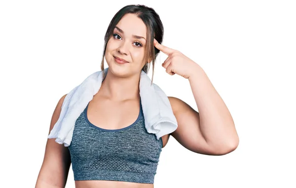 Young Hispanic Girl Wearing Sportswear Towel Smiling Pointing Head One — Stock Photo, Image